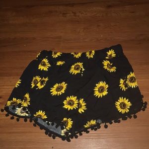 Flowey Sunflower - Short shorts with design